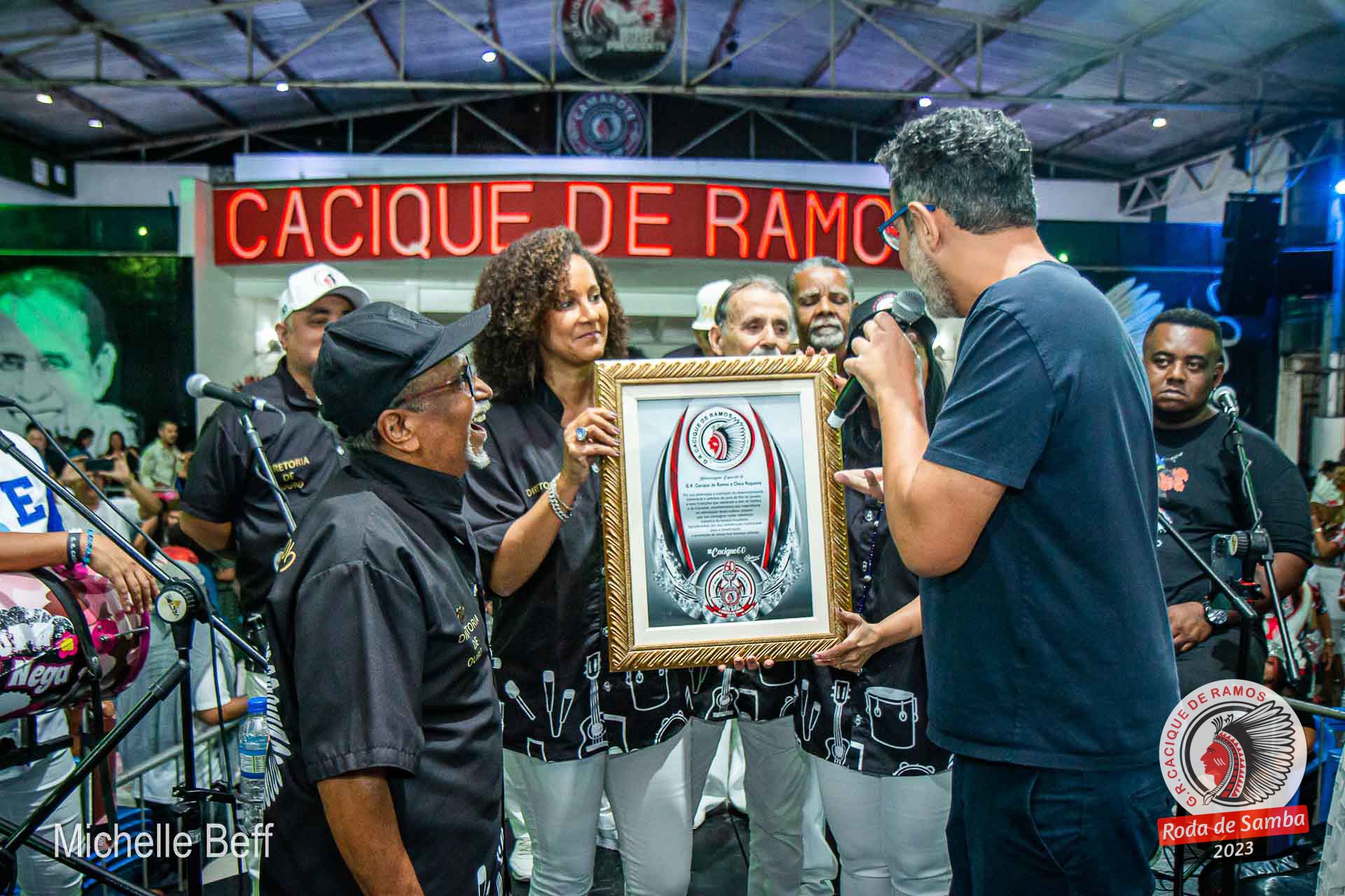 Grandes nomes da cultura brasileira prestigiaram a Feijoada do Cacique de  Ramos em dia de homenagens e emoções. – G.R.CACIQUE DE RAMOS