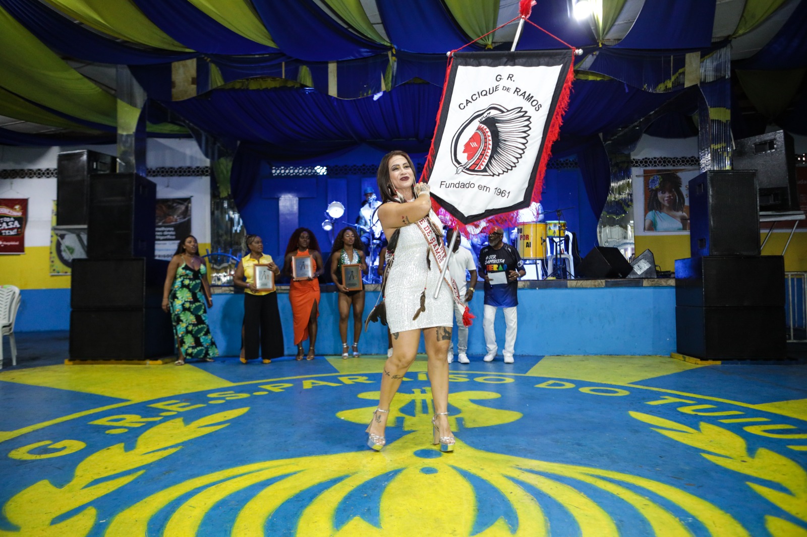 Cacique de Ramos é homenageado com o Prêmio Feras do Carnaval
